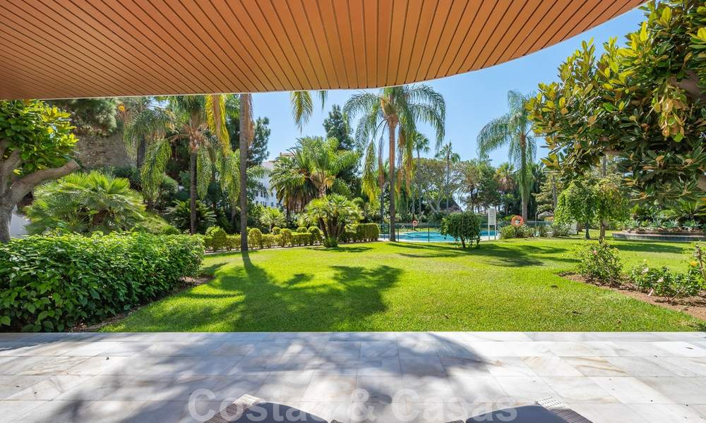 Gerenoveerd appartement te koop in het iconische eerstelijnsstrand complex Gray D’Albion in Puerto Banus, Marbella 28394