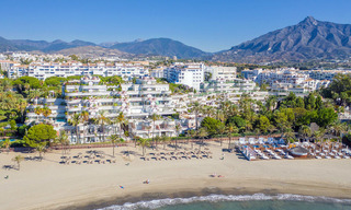 Gerenoveerd appartement te koop in het iconische eerstelijnsstrand complex Gray D’Albion in Puerto Banus, Marbella 28399 