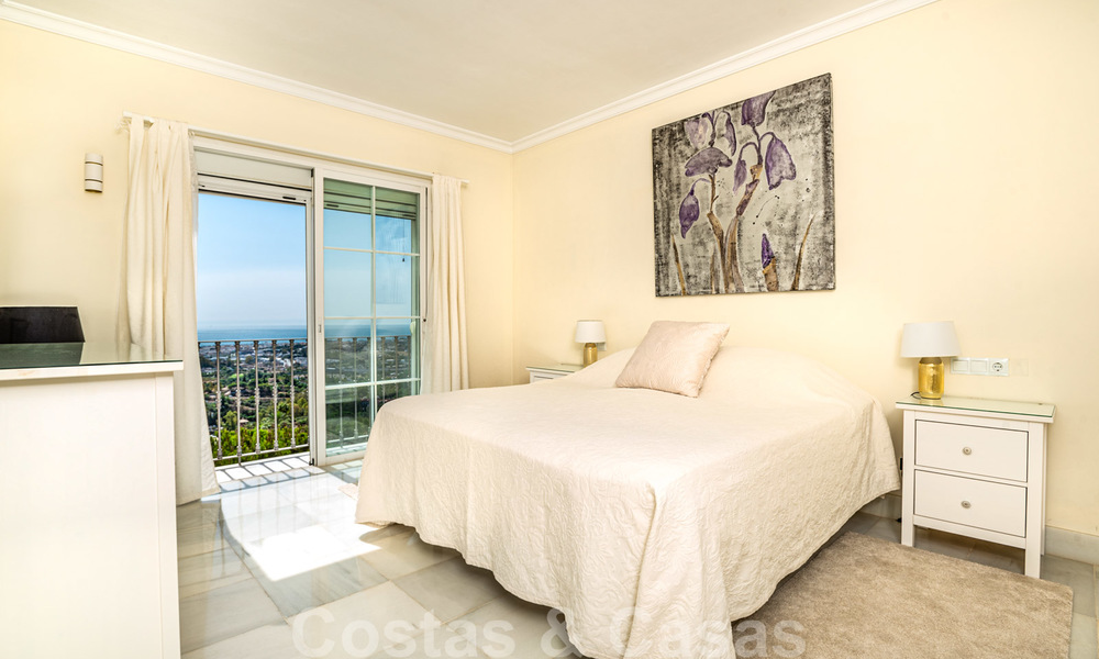 Instapklaar ruim appartement met panoramisch uitzicht op de kust en de zee in Benahavis - Marbella 28475