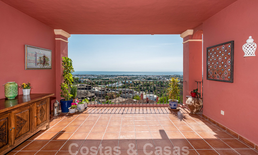 Instapklaar ruim appartement met panoramisch uitzicht op de kust en de zee in Benahavis - Marbella 28480
