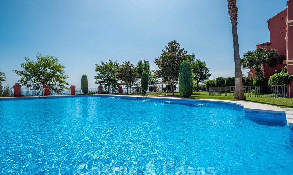 Instapklaar ruim appartement met panoramisch uitzicht op de kust en de zee in Benahavis - Marbella 28488