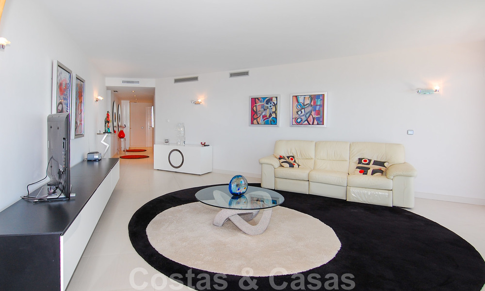 Appartementen te koop in het exclusieve eerstelijnsstrand complex Playa Esmeralda aan de Golden Mile, nabij Puerto Banús 28498