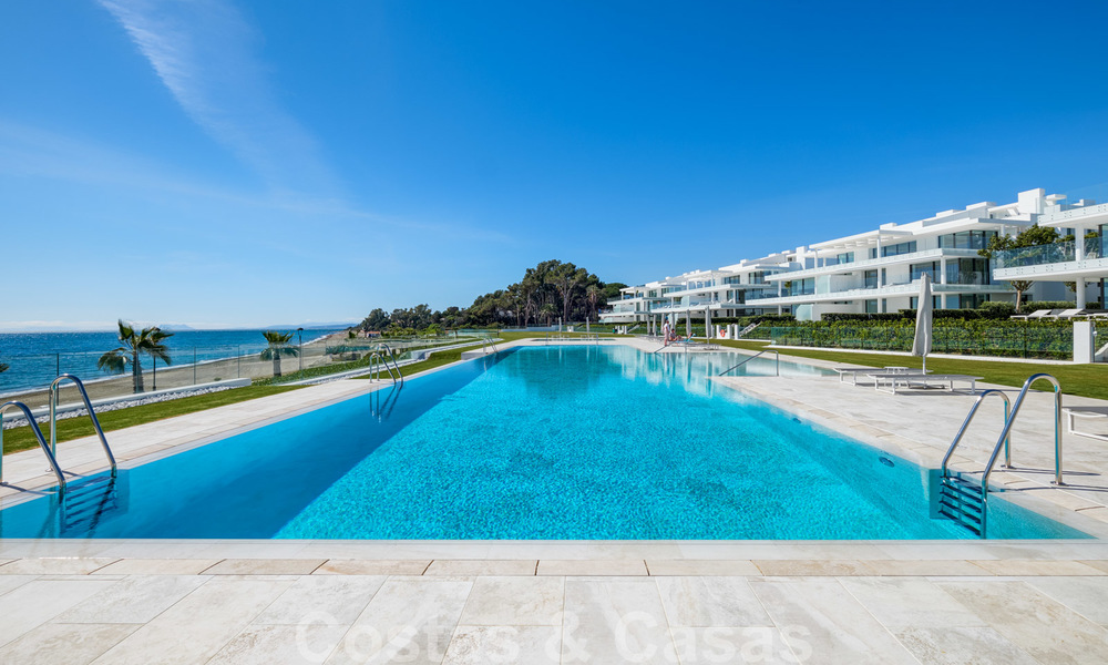 Privé herverkoop! Nieuw op de markt. Ultra deluxe avant garde strand appartement te koop in een exclusief complex aan de New Golden Mile, Marbella - Estepona 28702