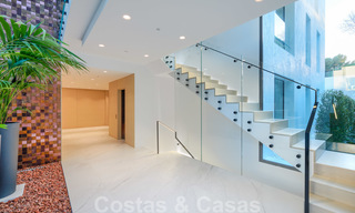 Privé herverkoop! Nieuw op de markt. Ultra deluxe avant garde strand appartement te koop in een exclusief complex aan de New Golden Mile, Marbella - Estepona 28705 