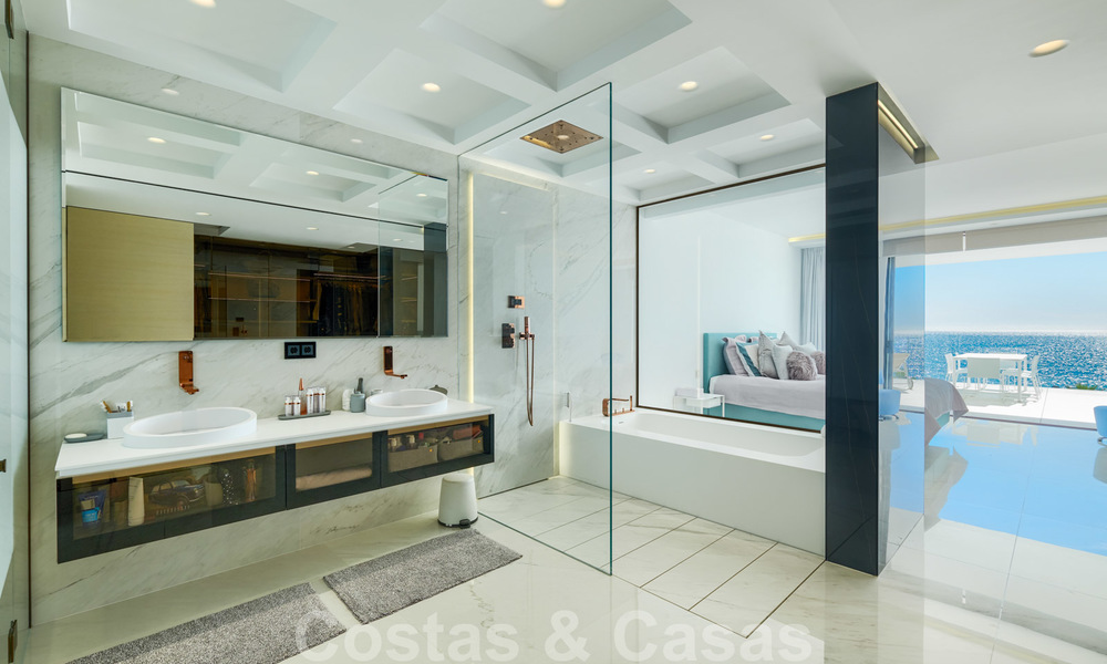 Privé herverkoop! Nieuw op de markt. Ultra deluxe avant garde strand appartement te koop in een exclusief complex aan de New Golden Mile, Marbella - Estepona 28706