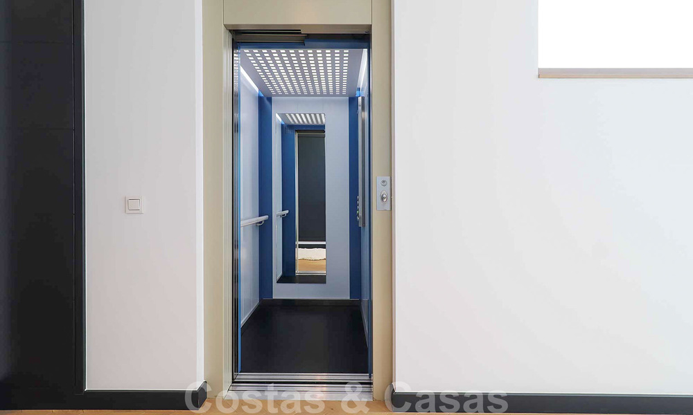 Instapklare moderne villa te koop, op loopafstand van Puerto Banus in Nueva Andalucia, Marbella 28643