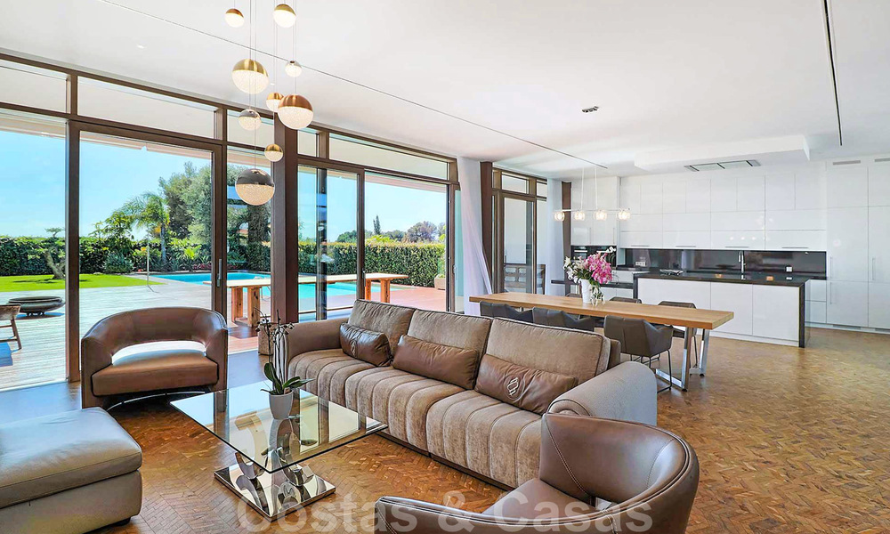 Instapklare moderne villa te koop, op loopafstand van Puerto Banus in Nueva Andalucia, Marbella 28653