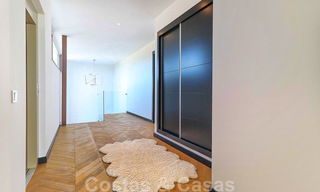 Instapklare moderne villa te koop, op loopafstand van Puerto Banus in Nueva Andalucia, Marbella 28654 