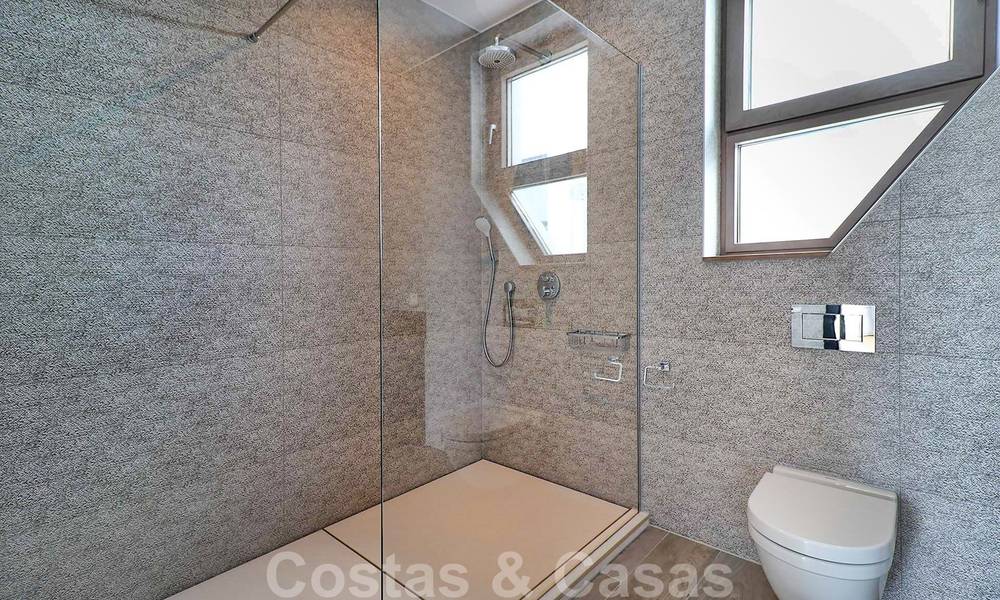 Instapklare moderne villa te koop, op loopafstand van Puerto Banus in Nueva Andalucia, Marbella 28659