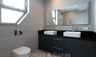 Instapklare moderne villa te koop, op loopafstand van Puerto Banus in Nueva Andalucia, Marbella 28660 
