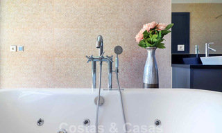 Instapklare moderne villa te koop, op loopafstand van Puerto Banus in Nueva Andalucia, Marbella 28662 