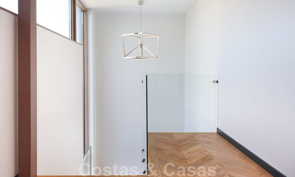 Instapklare moderne villa te koop, op loopafstand van Puerto Banus in Nueva Andalucia, Marbella 28665