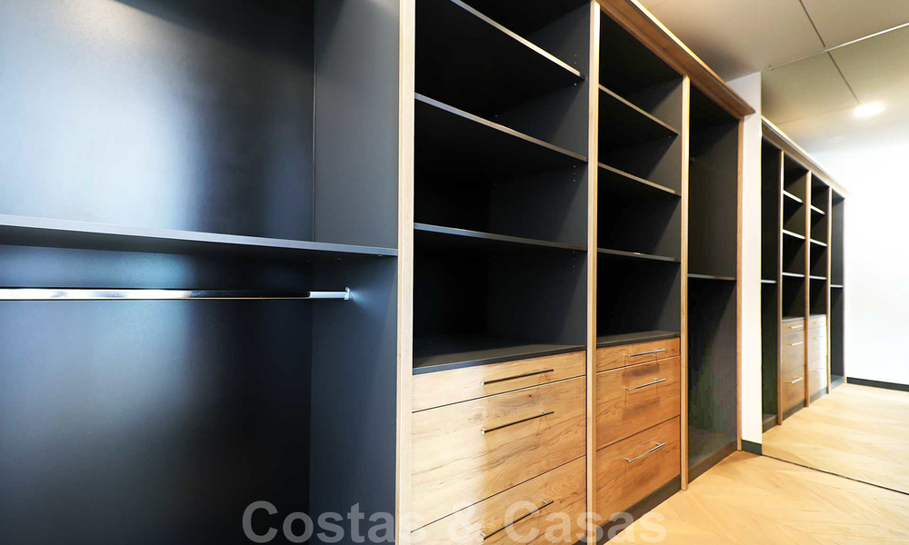 Instapklare moderne villa te koop, op loopafstand van Puerto Banus in Nueva Andalucia, Marbella 28669