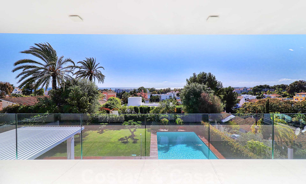 Instapklare moderne villa te koop, op loopafstand van Puerto Banus in Nueva Andalucia, Marbella 28670