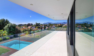 Instapklare moderne villa te koop, op loopafstand van Puerto Banus in Nueva Andalucia, Marbella 28672 