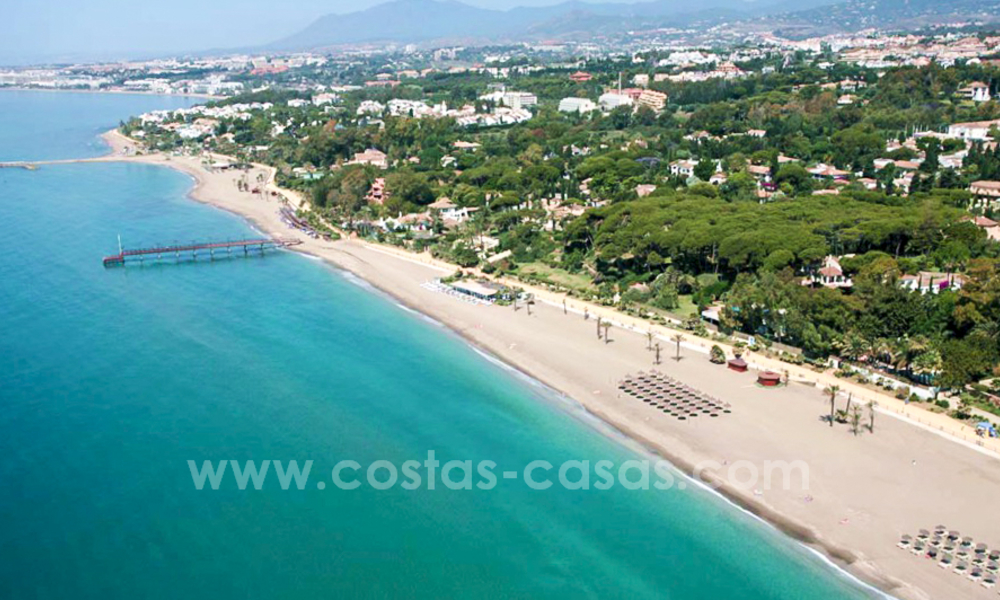 Opportuniteit! Villa op een groot opdeelbaar perceel te koop met zeezicht op de Golden Mile in Marbella 28685