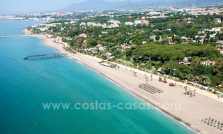 Opportuniteit! Villa op een groot opdeelbaar perceel te koop met zeezicht op de Golden Mile in Marbella 28685 