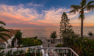 Instapklare, volledig gerenoveerde villa aan het strand met zeezicht te koop in Estepona West 28868 