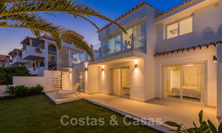 Instapklare, volledig gerenoveerde villa aan het strand met zeezicht te koop in Estepona West 28870 