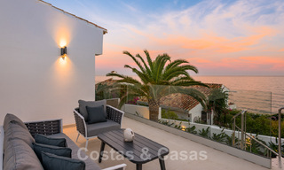 Instapklare, volledig gerenoveerde villa aan het strand met zeezicht te koop in Estepona West 28873 