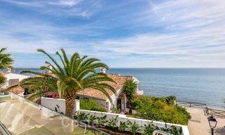 Instapklare, volledig gerenoveerde villa aan het strand met zeezicht te koop in Estepona West 28878 