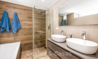 Instapklare, volledig gerenoveerde villa aan het strand met zeezicht te koop in Estepona West 28881 