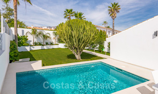 Instapklare, volledig gerenoveerde villa aan het strand met zeezicht te koop in Estepona West 28887 