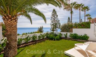 Instapklare, volledig gerenoveerde villa aan het strand met zeezicht te koop in Estepona West 28906 