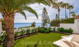 Instapklare, volledig gerenoveerde villa aan het strand met zeezicht te koop in Estepona West 28906 