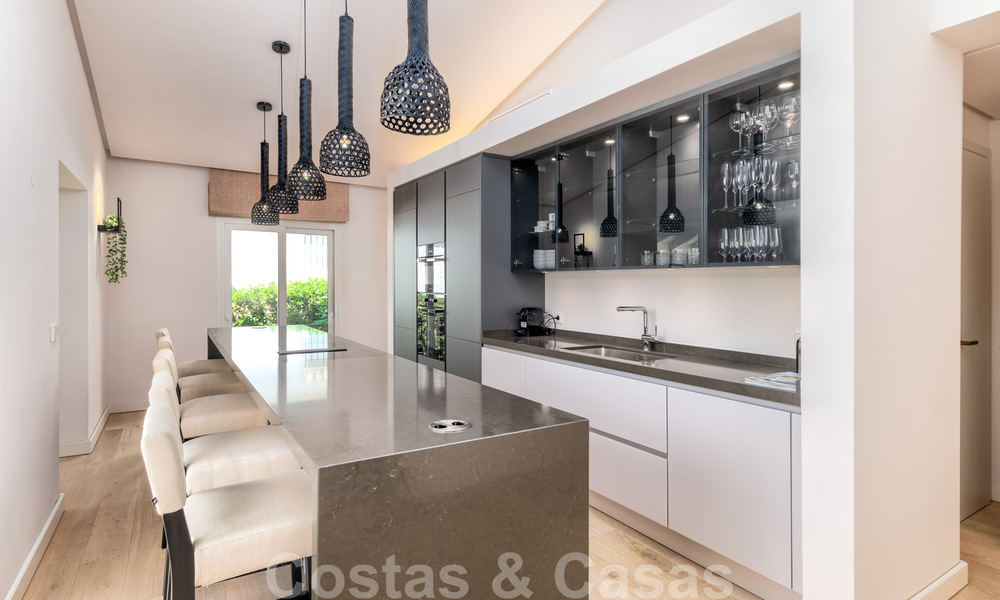 Te koop, eerstelijns golfvilla, smaakvol gerenoveerd in begeerde, rustige buurt in Guadalmina, Marbella 29205