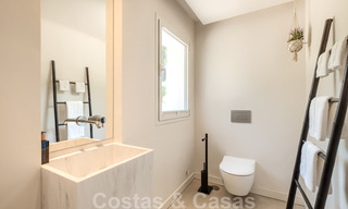 Te koop, eerstelijns golfvilla, smaakvol gerenoveerd in begeerde, rustige buurt in Guadalmina, Marbella 29211 