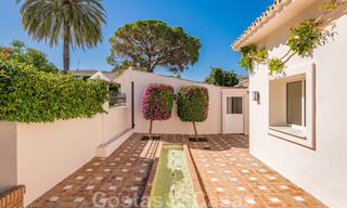 Te koop, eerstelijns golfvilla, smaakvol gerenoveerd in begeerde, rustige buurt in Guadalmina, Marbella 29221 