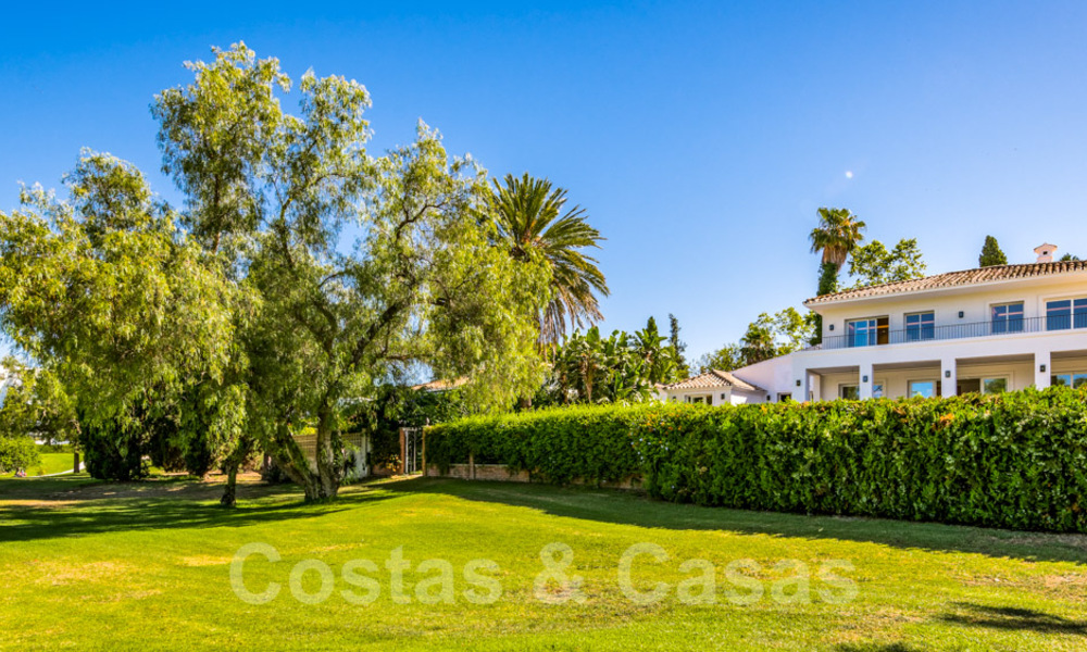 Te koop, eerstelijns golfvilla, smaakvol gerenoveerd in begeerde, rustige buurt in Guadalmina, Marbella 29223