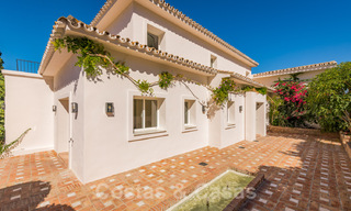 Te koop, eerstelijns golfvilla, smaakvol gerenoveerd in begeerde, rustige buurt in Guadalmina, Marbella 29224 