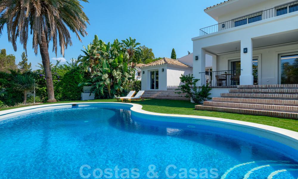 Te koop, eerstelijns golfvilla, smaakvol gerenoveerd in begeerde, rustige buurt in Guadalmina, Marbella 29234