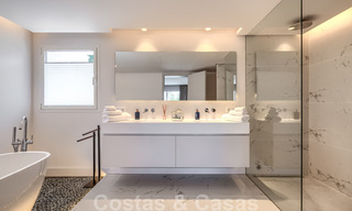 Te koop, eerstelijns golfvilla, smaakvol gerenoveerd in begeerde, rustige buurt in Guadalmina, Marbella 29248 