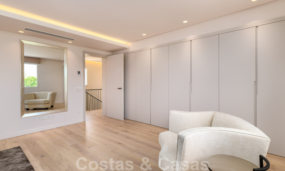 Te koop, eerstelijns golfvilla, smaakvol gerenoveerd in begeerde, rustige buurt in Guadalmina, Marbella 29257