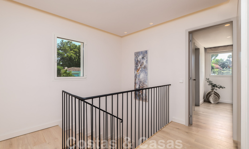 Te koop, eerstelijns golfvilla, smaakvol gerenoveerd in begeerde, rustige buurt in Guadalmina, Marbella 29258