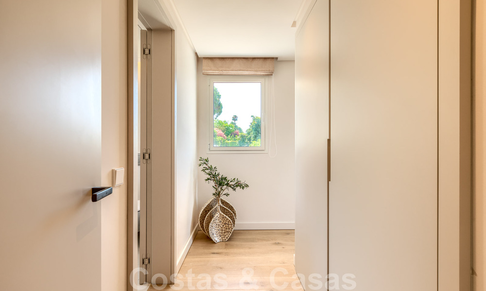 Te koop, eerstelijns golfvilla, smaakvol gerenoveerd in begeerde, rustige buurt in Guadalmina, Marbella 29259