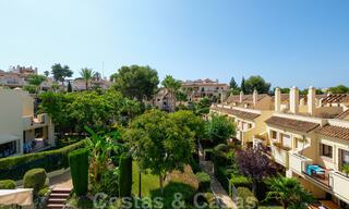 Appartementen en rijhuizen te koop op loopafstand van voorzieningen en Puerto Banus in Nueva Andalucia, Marbella 29280 