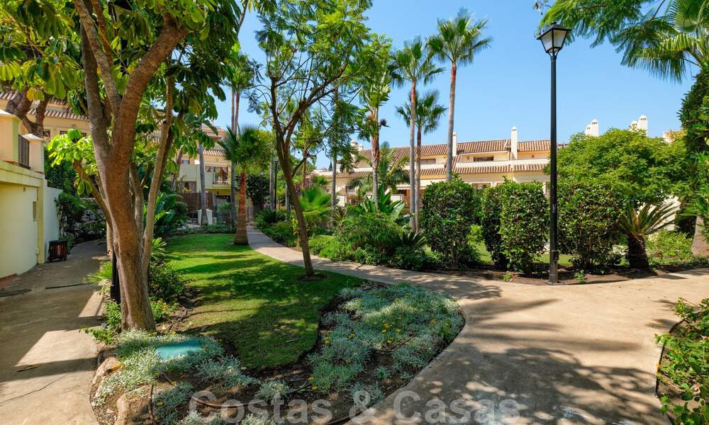 Appartementen en rijhuizen te koop op loopafstand van voorzieningen en Puerto Banus in Nueva Andalucia, Marbella 29300