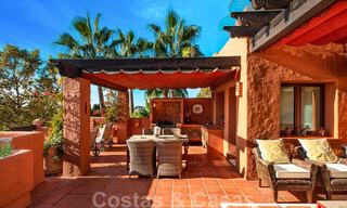 Luxe penthouse appartement te koop met zeezicht, op loopafstand van Puerto Banus in Nueva Andalucia, Marbella 29594 