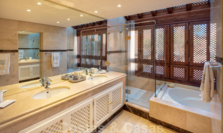 Luxe penthouse appartement te koop met zeezicht, op loopafstand van Puerto Banus in Nueva Andalucia, Marbella 29596 