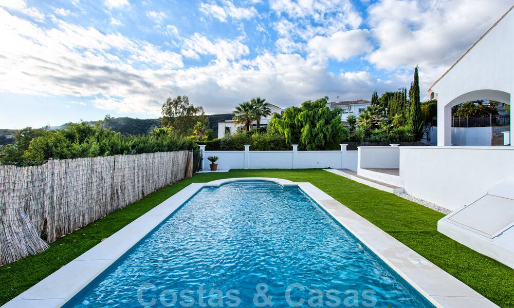 Te koop, gerenoveerde villa met een interieur in hedendaagse stijl op de New Golden Mile, Marbella - Estepona 29367