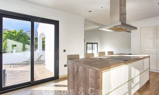 Te koop, gerenoveerde villa met een interieur in hedendaagse stijl op de New Golden Mile, Marbella - Estepona 29382 