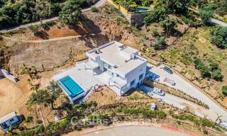 Moderne nieuwbouw villa met panoramisch berg- en zeezicht te koop in de heuvels van Marbella Oost. Bijna klaar. 57673 