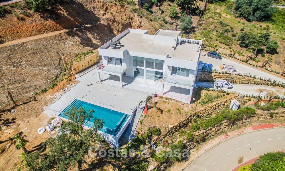 Moderne nieuwbouw villa met panoramisch berg- en zeezicht te koop in de heuvels van Marbella Oost. Bijna klaar. 57674