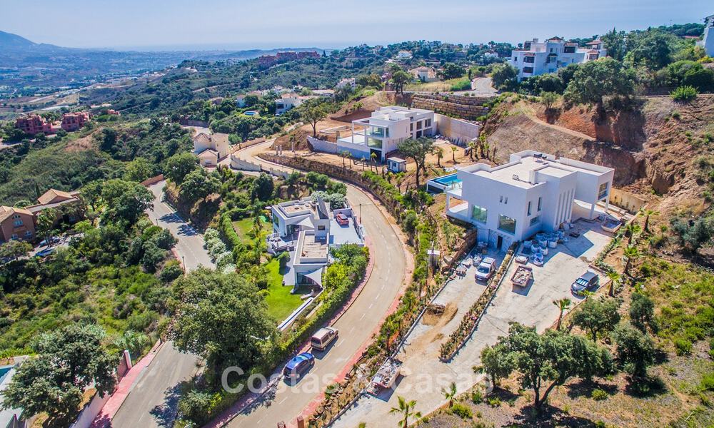 Moderne nieuwbouw villa met panoramisch berg- en zeezicht te koop in de heuvels van Marbella Oost. Bijna klaar. 57676