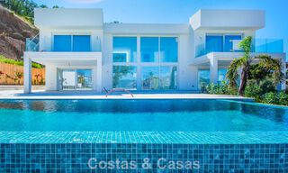 Moderne nieuwbouw villa met panoramisch berg- en zeezicht te koop in de heuvels van Marbella Oost. Bijna klaar. 57679 