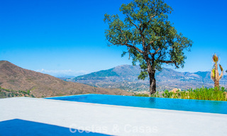 Moderne nieuwbouw villa met panoramisch berg- en zeezicht te koop in de heuvels van Marbella Oost. Bijna klaar. 57680 